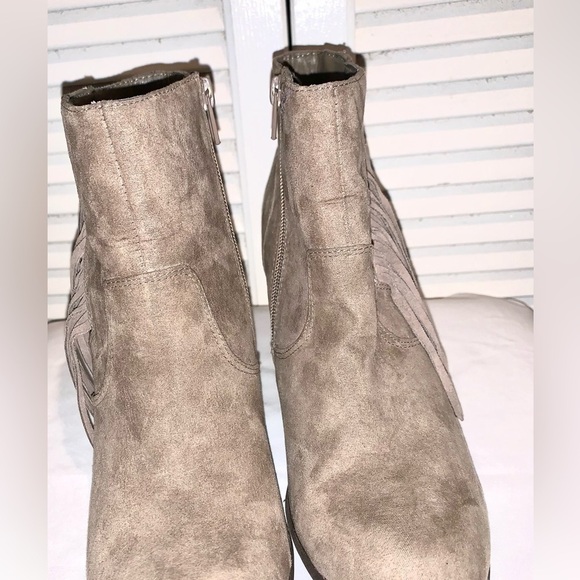 Madden Girl Taupe Booties with fringe women’s Size 9